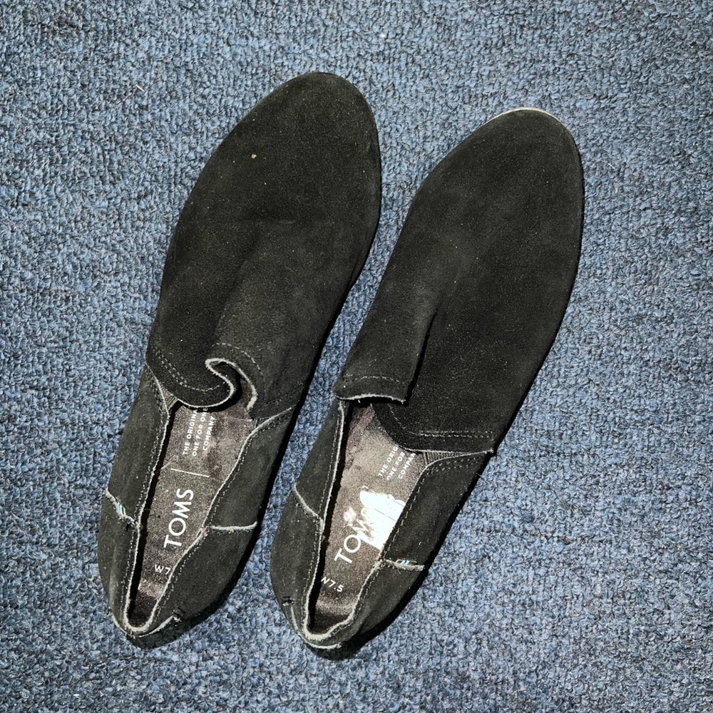 Tom’s shoes